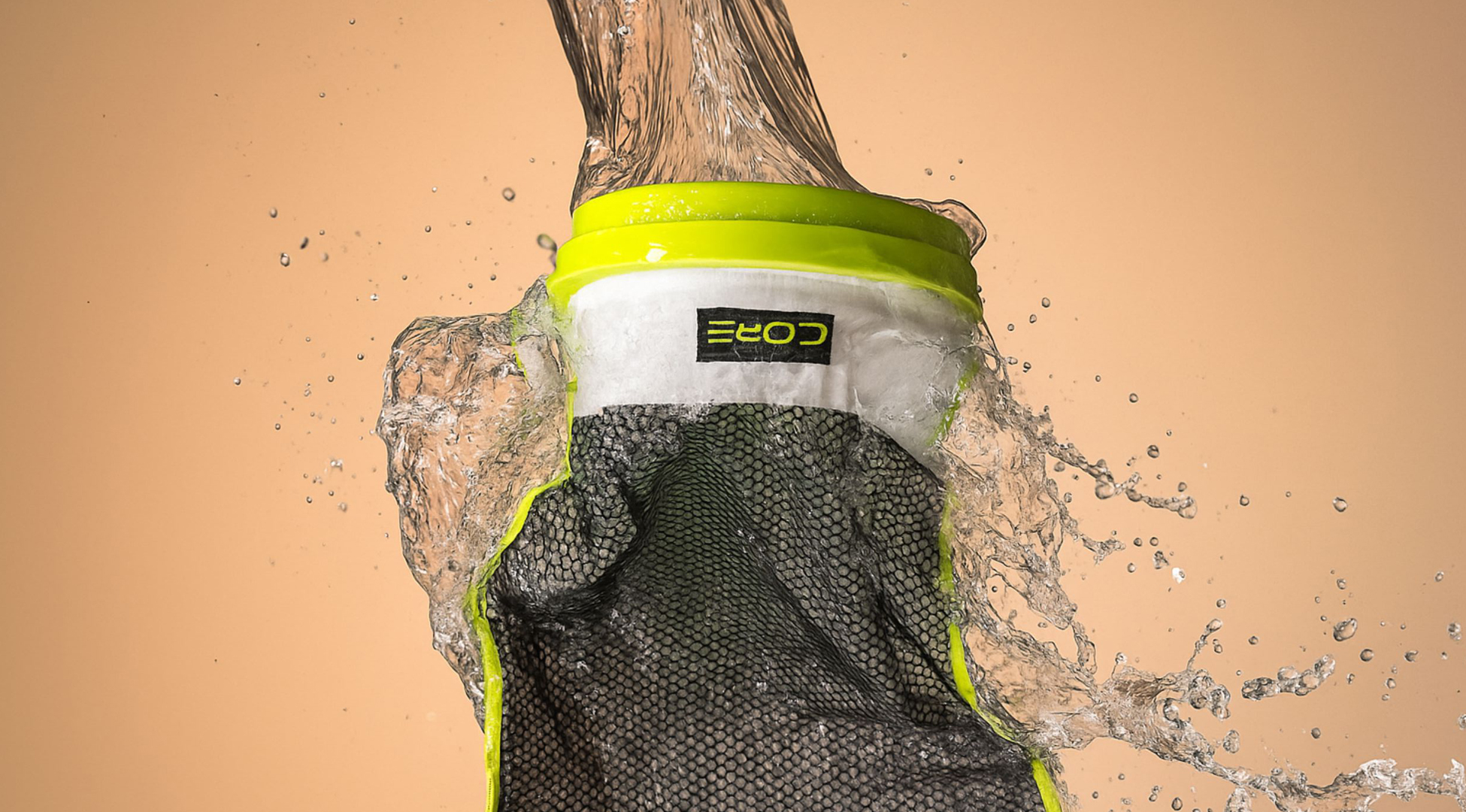 Agua salpicando filtro